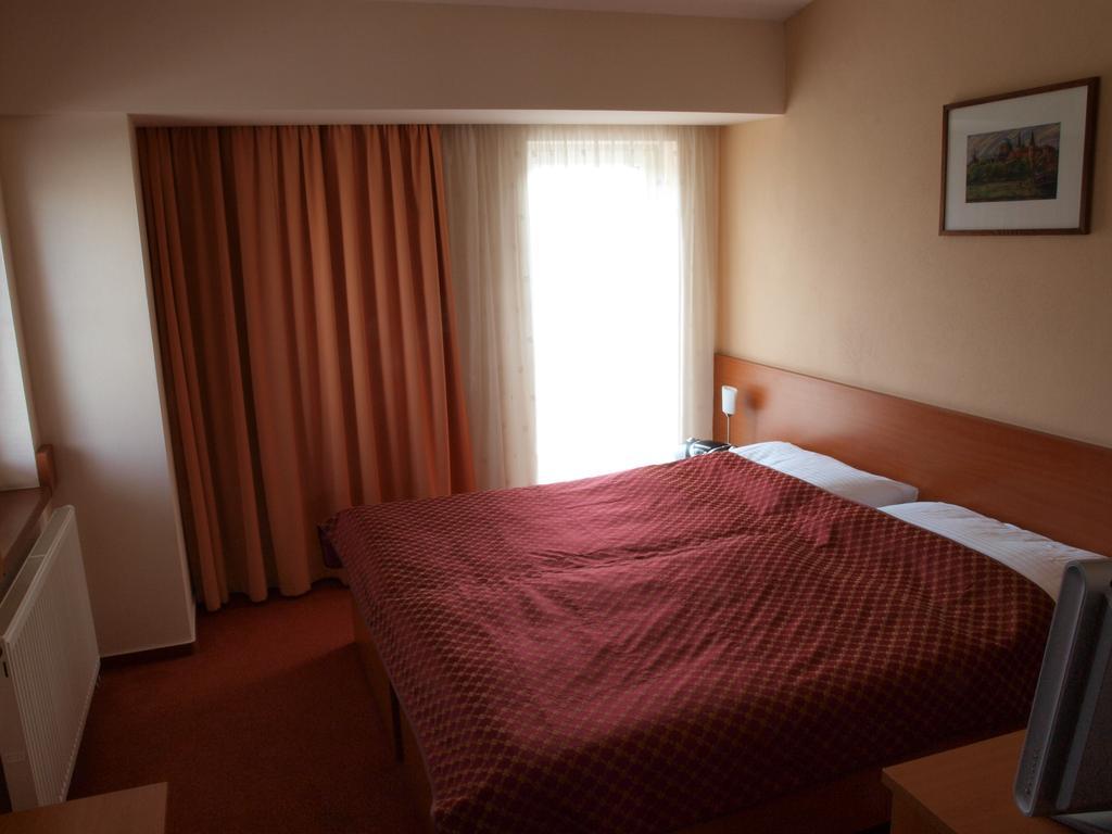 Hotel Dominika Bratislava Bilik gambar